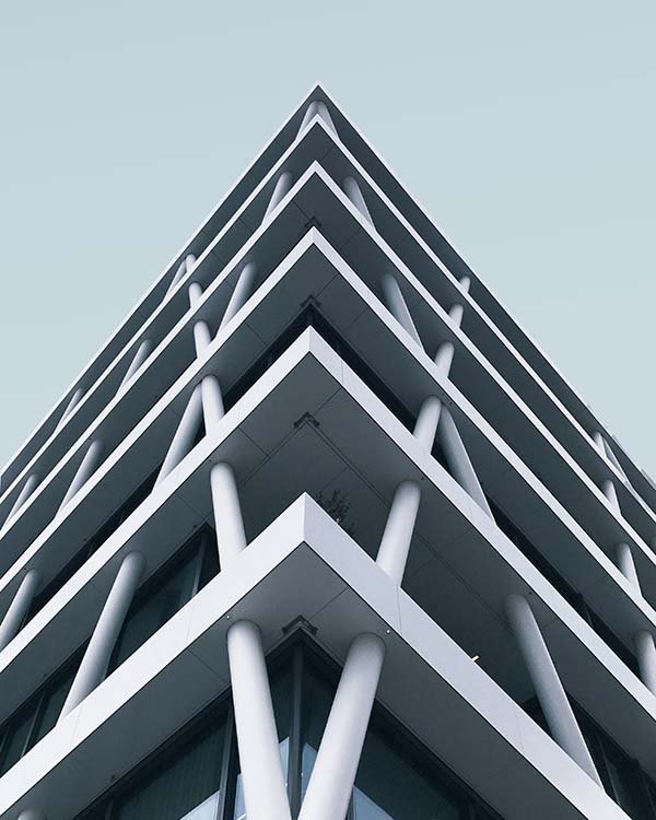 Service Level Agreement: Kunci Kejelasan dalam Kerja Sama Bisnis simone-hutsch-iDSfeuoxM0o-unsplash