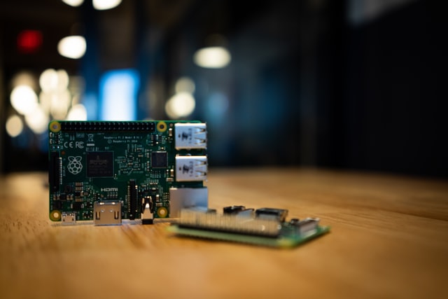 Komputer Mini dan Raspberry Pi: Komputer dalam Ukuran Saku jeff-loucks-yJPtjTjrMXk-unsplash